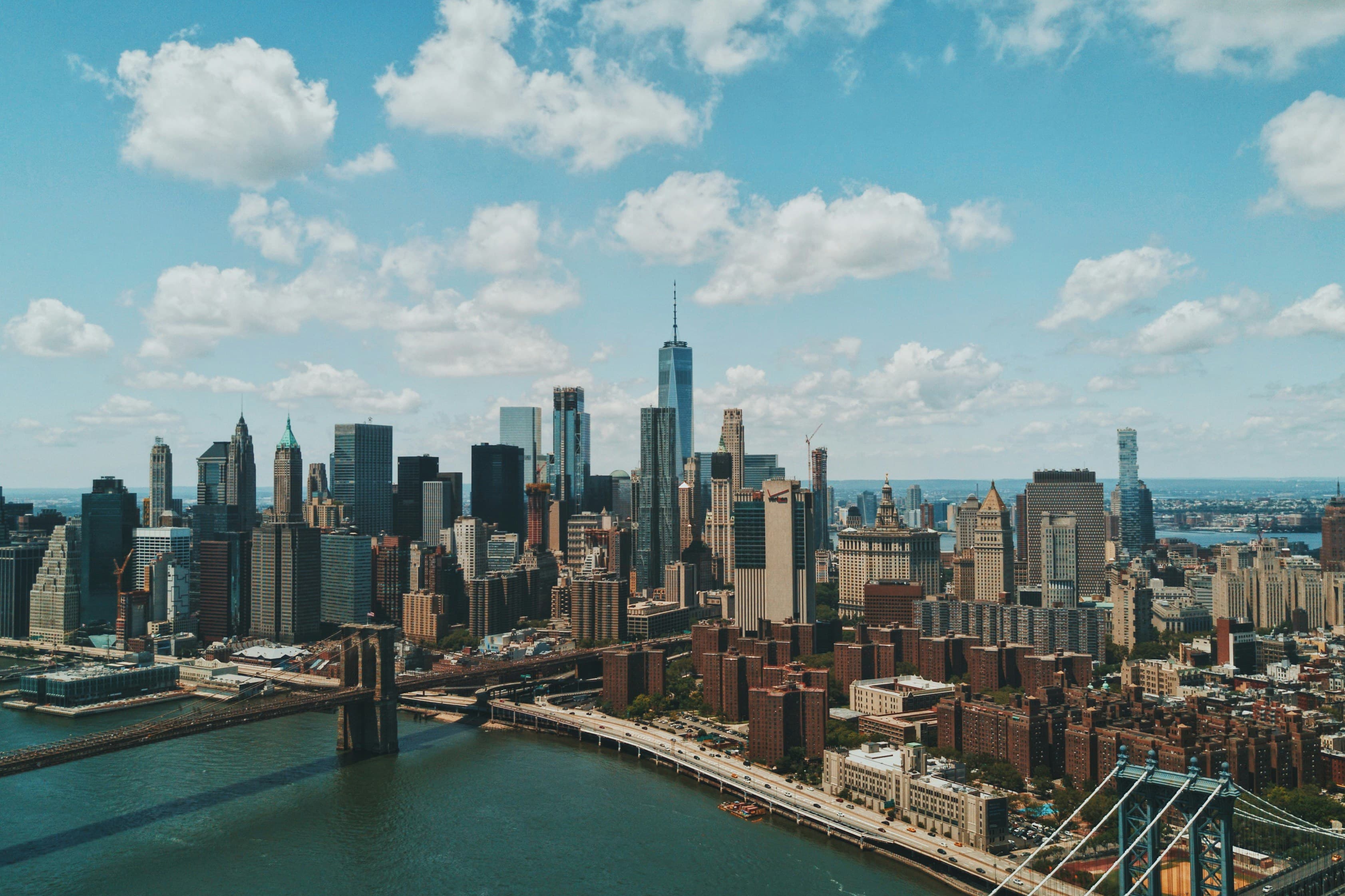 أفق مدينة نيويورك وجسر مانهاتن
