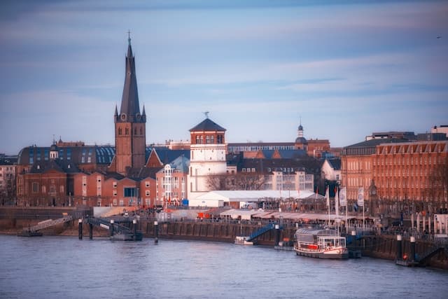 Düsseldorf International Airport Transfers (DUS) image 1